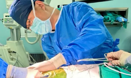 治疗癌痛出“大招” 上海专家为两位肿瘤晚期患者完成鞘内药物灌注系统植入术